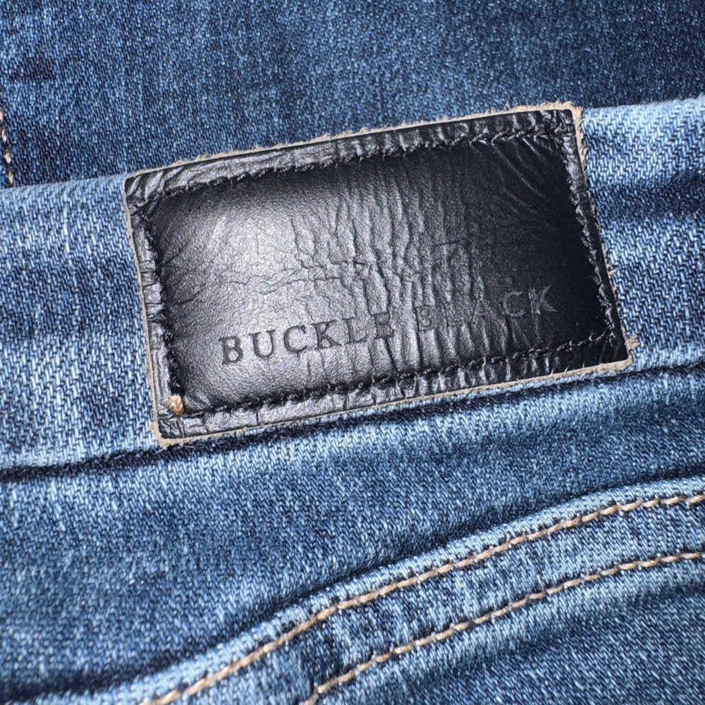 •Buckle Blue Flare Jeans• - Picture 6 of 6